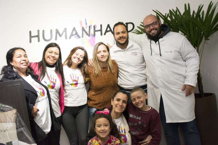 Human Hand Children Campanha Dia das Crianças ONCOAMIGO